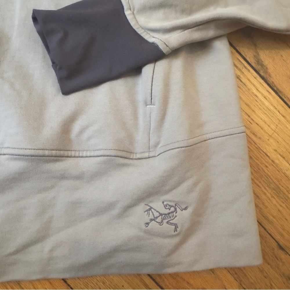 Rare Arc'teryx Women's Detente Hoodie with adorable chest Accents FINAL PRICE - Picture 4 of 13